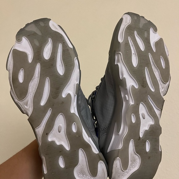 Nike Grey React Live Sneakers size 8 Mens - Picture 3 of 3